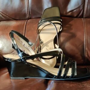 NEW Unisa Unkarlot Elegant Black Strappy Wedge Sandals Patent Leather Size 8.5